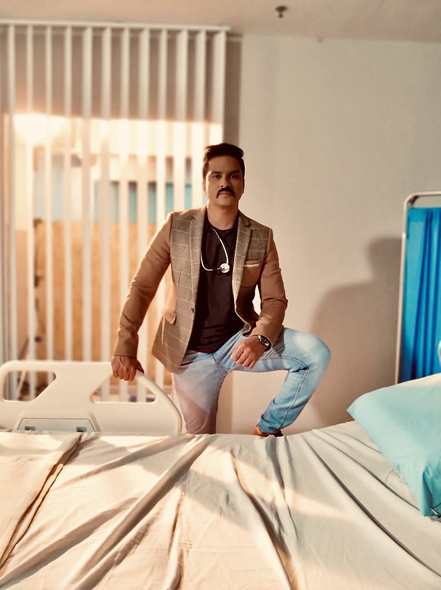 JaY_Nesh's tweet image. Hello Dr. Karthik. #Kavasam #mewatch