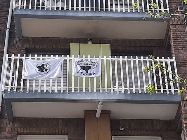 Quevoltem's tweet photo. #StopDispersom Desde Aretxabaleta (Gipuzkoa) chega a solidariedade com as presas independentistas galegas e vascas. É preciso rematar com a cruel política de afastamento que impide as visitas ás presas dispersadas! https://t.co/CATKalxFjN