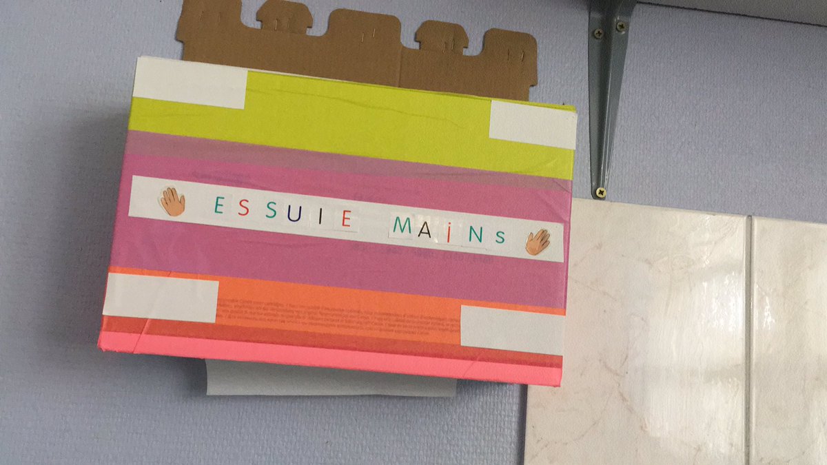 Essuie mains réalisé par les Atsem pour la cuisine de l école 👏👏👏