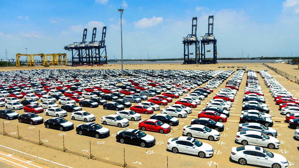 Hanoitimes2's tweet photo. Vietnam’s car imports plunge 36.2% in 4 months #Vietnam #carimports #CBUs #Thailand #Indonesia #China #GDVC #VAMA #carsale
https://t.co/8hCejXdXmz https://t.co/aMjb8T0Rl0