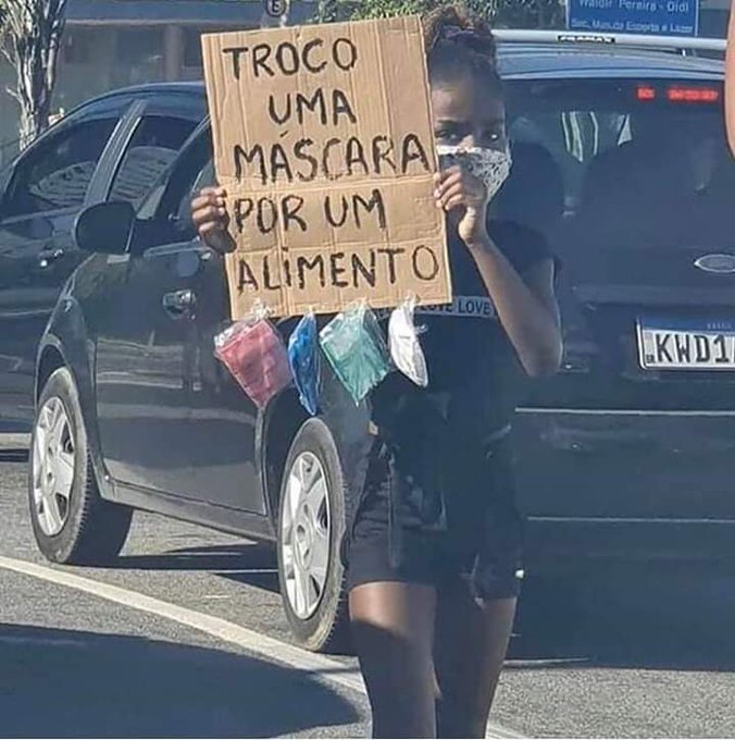 Elainecalvss's tweet photo. Sabem o que é isso?! É desespero, é desesperança, é aquilo que o Sr. Jair deseja que os brasileiros famintos façam: se arrisquem, para tentar sobreviver. Isso é mais que humilhação, é a prova viva (ainda) do desprezo pelo povo. #APROVADATAPREV  #auxiliomergencial #Pagabolsonaro https://t.co/MQPugFKNCW
