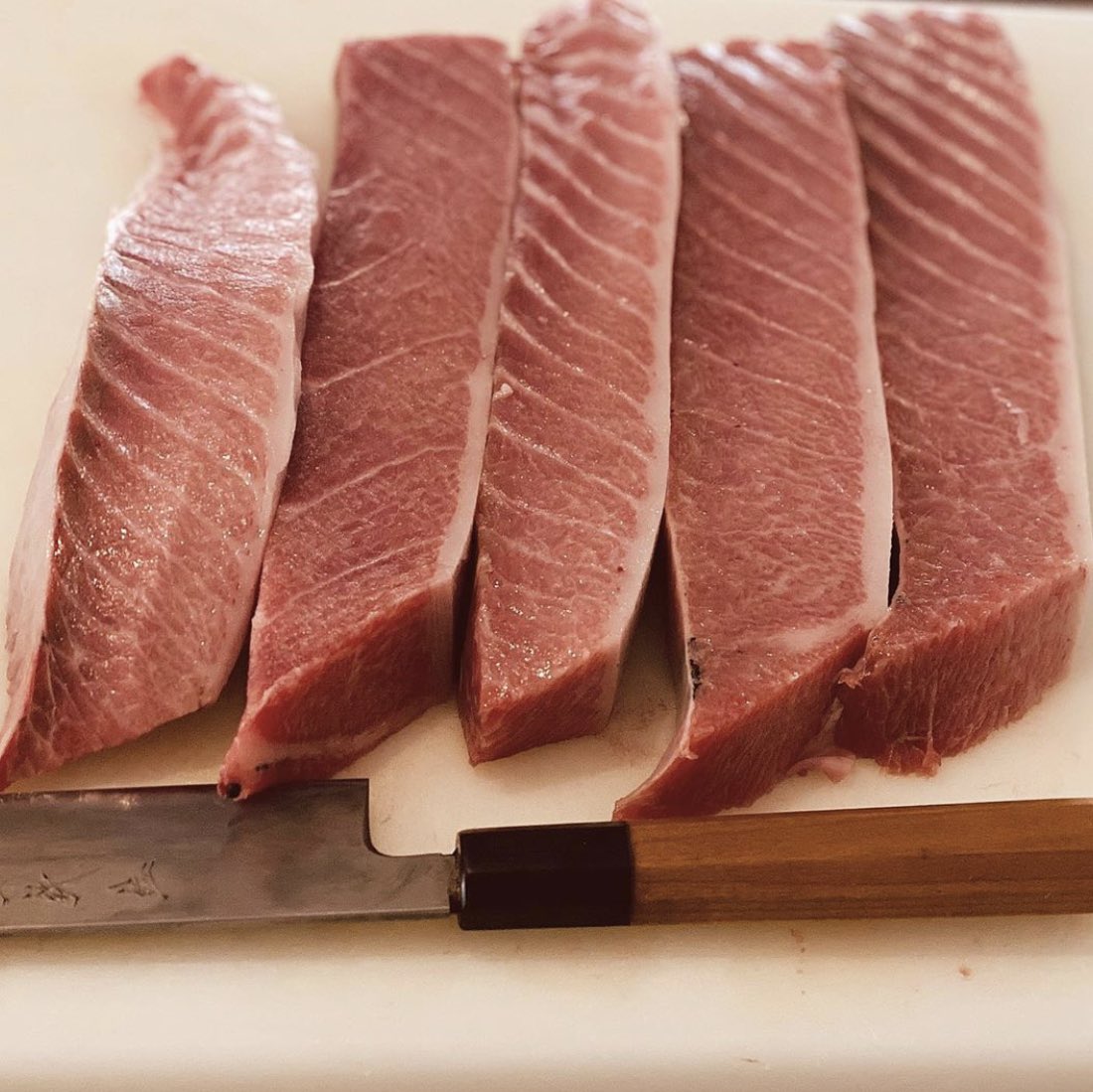 Ventresca de atún top! Preparándonos para el finde🍣 #sushi #atun #ventresca #restaurante #misuto #malaga #pedregalejo #yummi #food #cocina