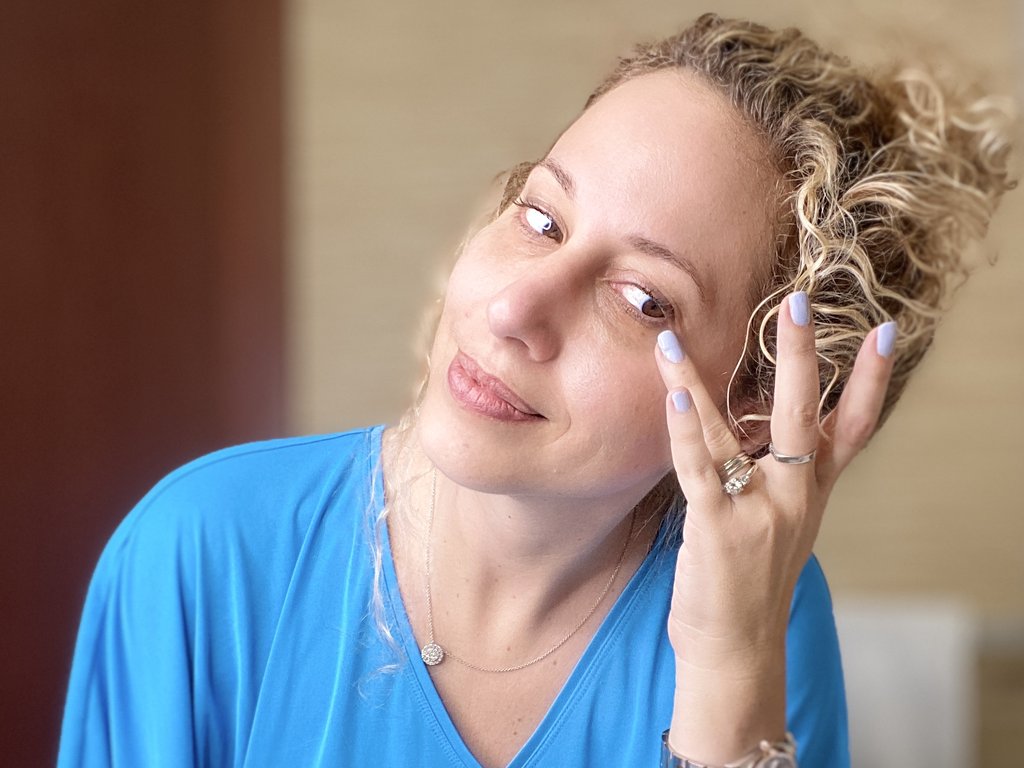 Easy 4 step skincare routine: https://t.co/NqOmuEp...