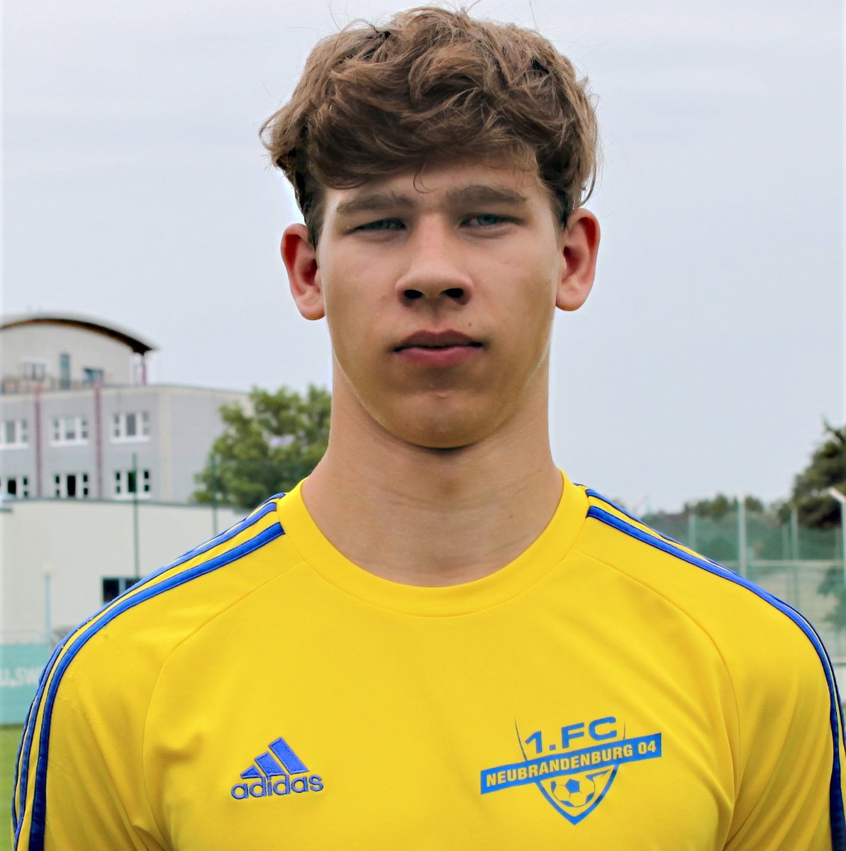 Edgar Zallmann kommt aus der U19 🔵⚪️

Auch Edgar Zallmann kommt zur kommenden Saison aus der U19 zu den Männern! 

Wir freuen uns auf dich! 💙

➡️ 1fcneubrandenburg04.de/kaderplanung_-…