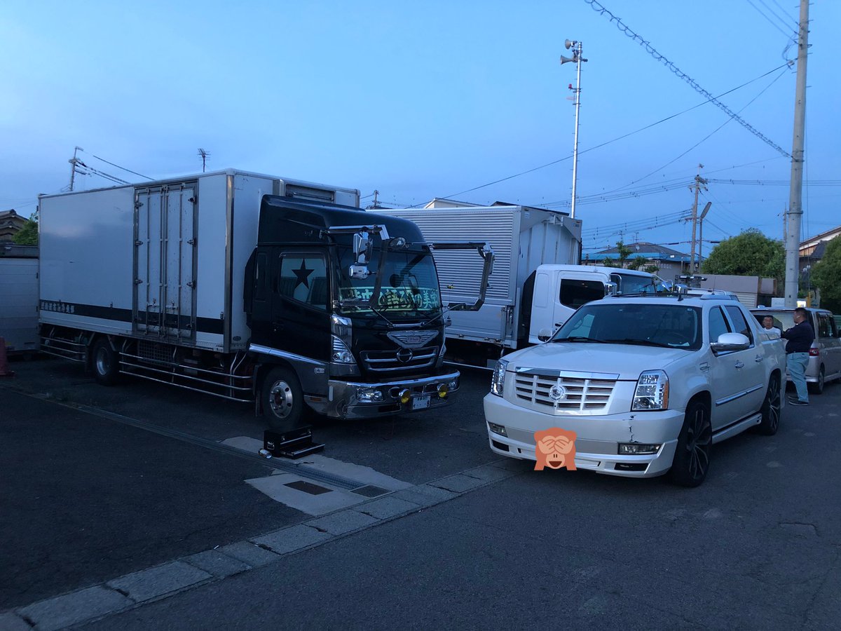 LEXUSGS4308888's tweet photo. GW中にやっとでけた！
ミラーステー取り付け！
バンパー200mm前出し！
運転席星、助手席バイキンマン🥰
バランス悪すぎるからこれからまだまだしなあかんこと多いけどな😭
蜂はマスコットキャラクター🤣
可愛いやろ？
仕事に支障がないように祈っとこ🤔 https://t.co/YBZ0qD0faX
