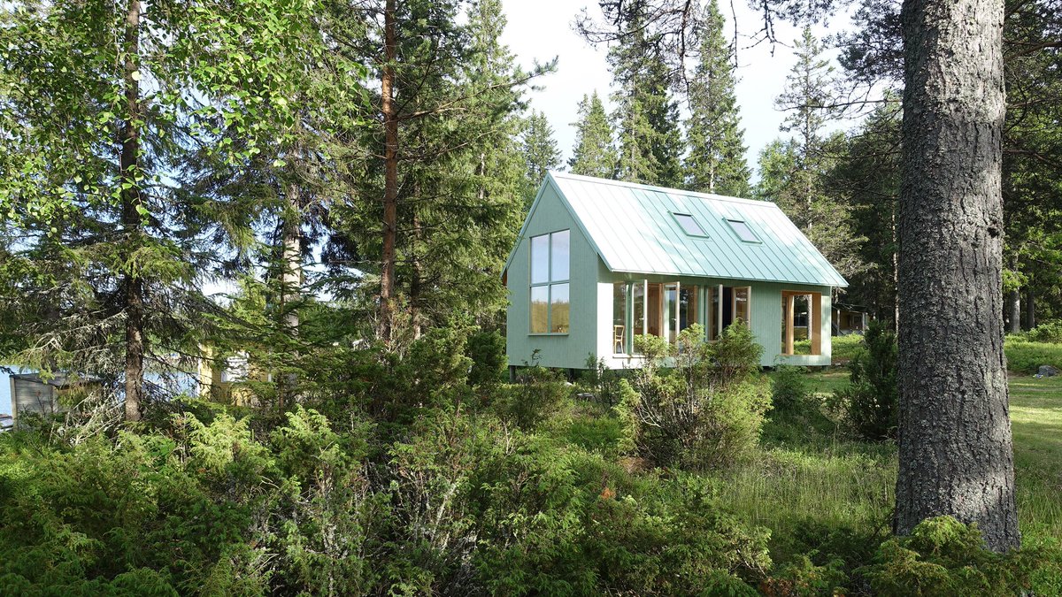 Potlatchsteve's tweet photo. self-isolating cabin envy... @SwedishLapland @Visit_Lulea #swedishdesignmoves #visitsweden Photo: Carl Axel Bejre https://t.co/rJkRTIl9VO https://t.co/6h8IZsOCRV