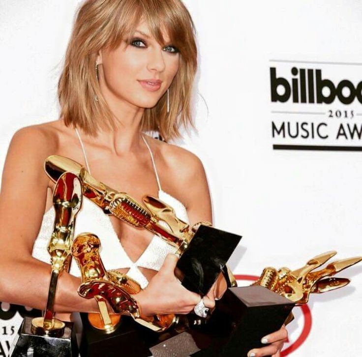 𝘼𝙧𝙩𝙞𝙨𝙩 𝘼𝙬𝙖𝙧𝙙:IFPI World's Best-Selling Artist of 2014Billboard Woman of the YearBillboard Artist of the YearElle Woman of the YearBMI Songwriter of the YearThe Taylor Swift Award50th Milestone AwardBrits International Female Artist+20 more artist awards