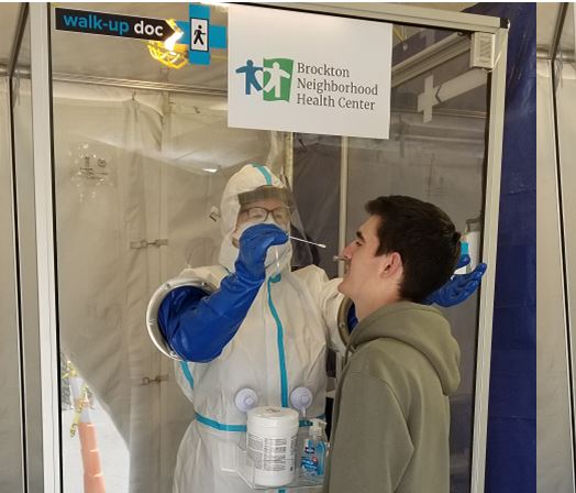 BNHCbrockton's tweet image. 'WALK UP DOC' ARRIVES AT BNHC -- Our new isolation testing booth arrived this week at our downtown #Brockton clinic -- it's a safe &amp;amp; easy as it looks for #COVID19 testing! To schedule your free test, please call 508-559-6699 or 1-844-4test19. @MassLeague @triggerhouse @NACHC