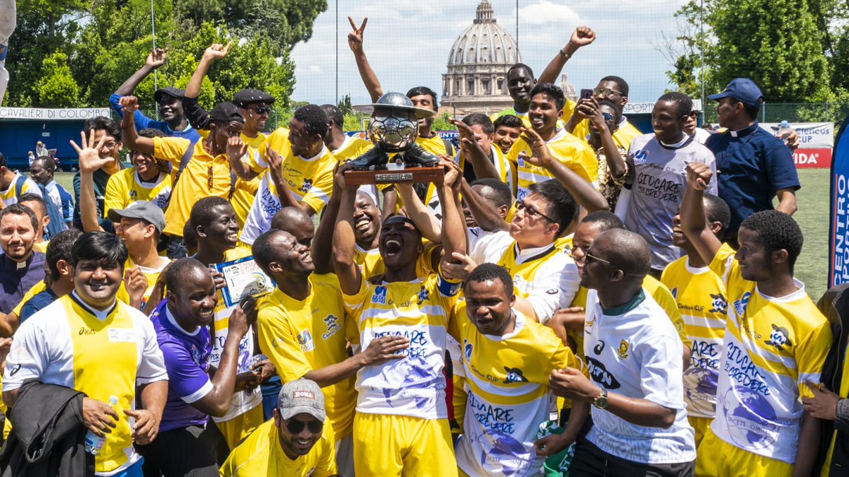 FIFAcom's tweet photo. ⛪️ Vatican City may be the world's smallest sovereign state, but it has a thriving ⚽️ scene

🇻🇦 Giovanni Trapattoni has coached the men's national team, the women's national team launched with the @Pontifex's blessing, and it boasts the @ClericusCup 

👉 https://t.co/UMDAGxJd4Y https://t.co/8FbKUPuTxL