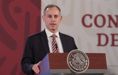 FierroGossman's tweet photo. Que extraordinario contar con un funcionario de mente clara, que explica con cuidado, conoce del tema y cuando lo ignora acude a especialistas, toma preguntas de una población diversa. Ha sido un maestro nacional para covid: introduce, desarrolla y concluye un tema con precisión. https://t.co/IMjB5HUqOp