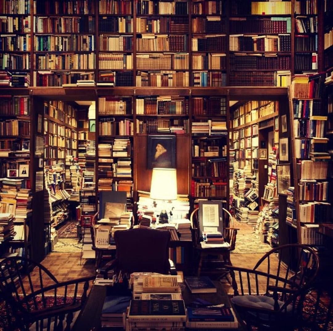 VarlanOlivier's tweet photo. La bibliothèque du professeur de littérature Richard Macksey (70 000 livres). #ParadisSurTerre https://t.co/H4dD1VuQCB