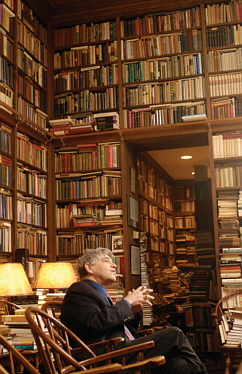 VarlanOlivier's tweet photo. La bibliothèque du professeur de littérature Richard Macksey (70 000 livres). #ParadisSurTerre https://t.co/H4dD1VuQCB