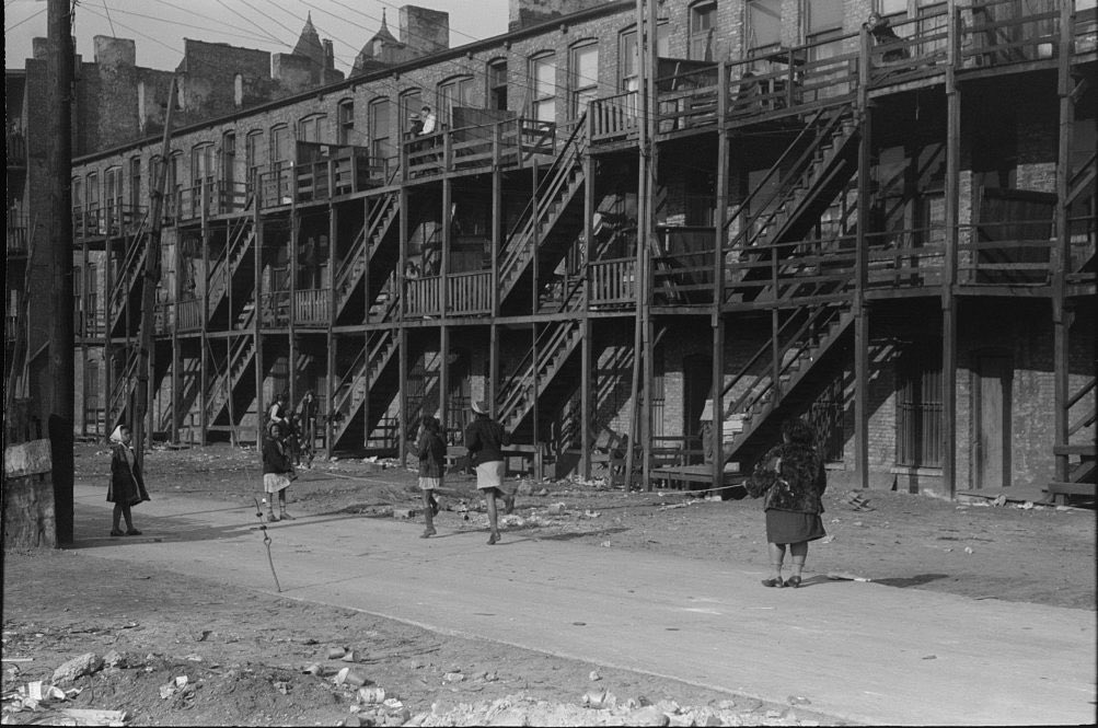 BlkPerspectives's tweet photo. Also today on @BlkPerspectives, Gabriella Onikoro-Arkell offers, “Confinement and Disease from Slavery to the COVID-19 Pandemic”— https://t.co/Q2NKvX365q https://t.co/yZ6Qlfcpvu