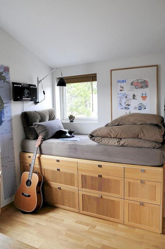 AriyonaInterior's tweet image. But what if you were to raise the bed a little higher. You might be able to get in a couple of more drawers under it. 

Click bit.ly/aismbed for 11 Ways To Make Big Space In Your Small Bedroom. (Pic: pinterest.com)

#StorageIdeas #SmallBedroom