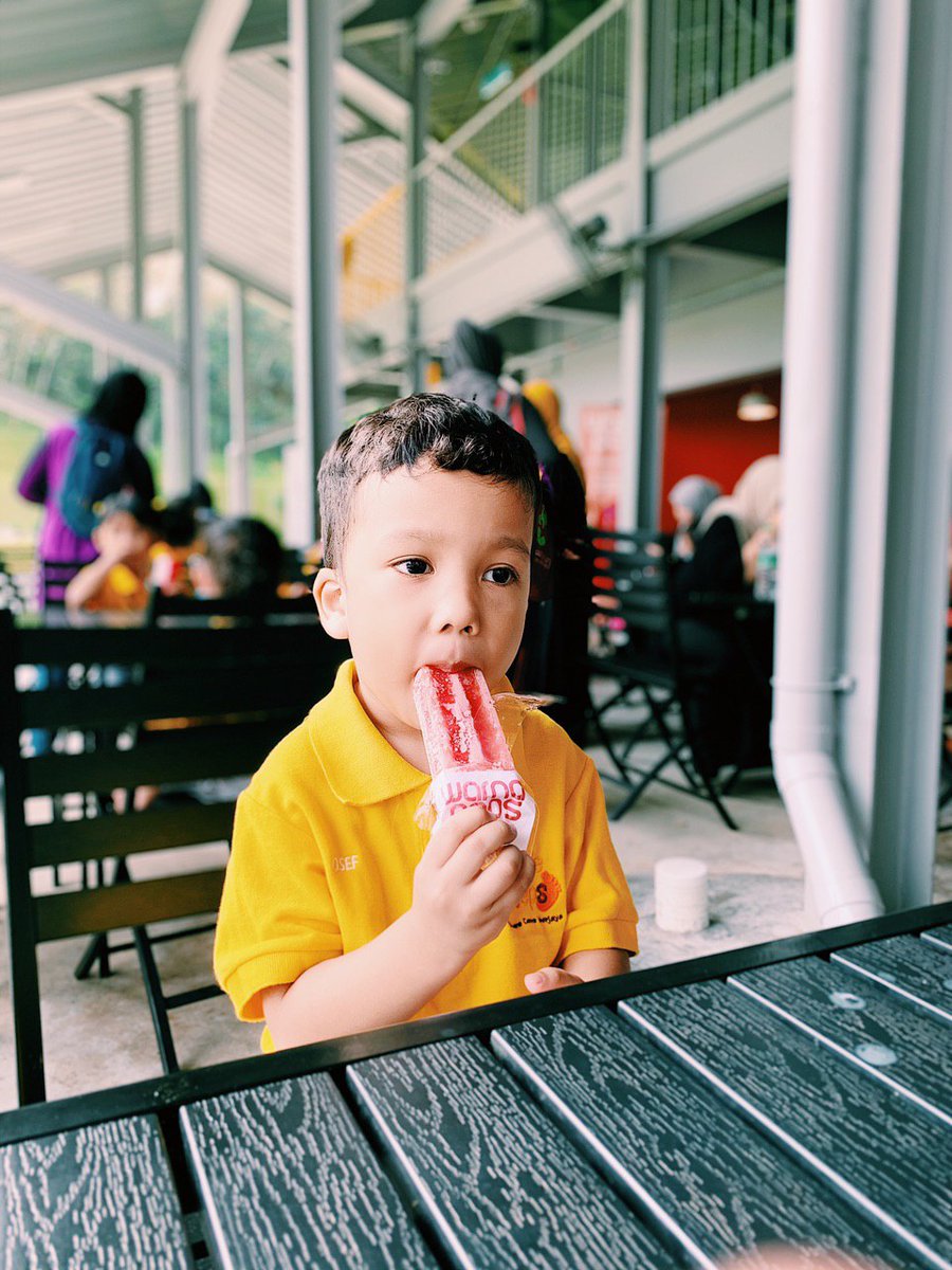 sayatasha's tweet photo. Hi, act start PKP ni i dah kena layoff. So utk meneruskan kelangsungan hidup, i ada jual ice-cream Warnapops. All Natural Ingredients yang selamat utk satu family! Raya ni i ada harga combo nak bagi &amp; murah sangat! Tak nak beli takpe, tapi tolong RT boleh? Thank you ☺️ https://t.co/IqB5GivVBw