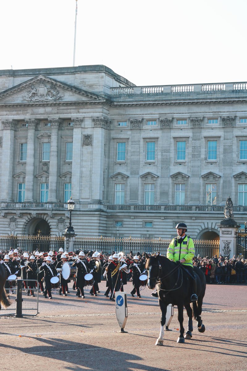 Day 7LONDON STARTS 1. Buckingham PalaceKitorang had the chance to experience the Changing of Guards ceremony. Ceremony starts usually at 11 am. The schedule:1. Daily (June-July)2. Monday, Wednesday, Friday & Sundays (August-May)