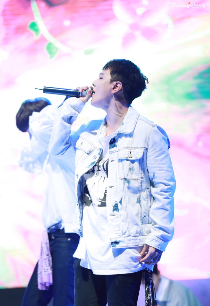 오늘 브이나잇을 듣고 더더욱 동동이 보고싶어ㅠㅠㅠ 꼭 맑은 어는 날 다시 만나자💓💞
#iKON #동혁 #DK