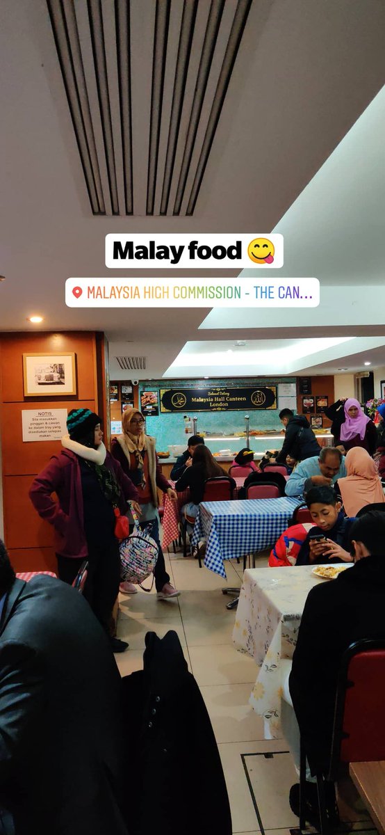 After dah penat berjalan, we went to Malaysia hall sebab nak makan London ni dah macam kesukaan orang Malaysia. Makan nasi berlauk 7£ hahaha ya Allah, takpe layankan aje.