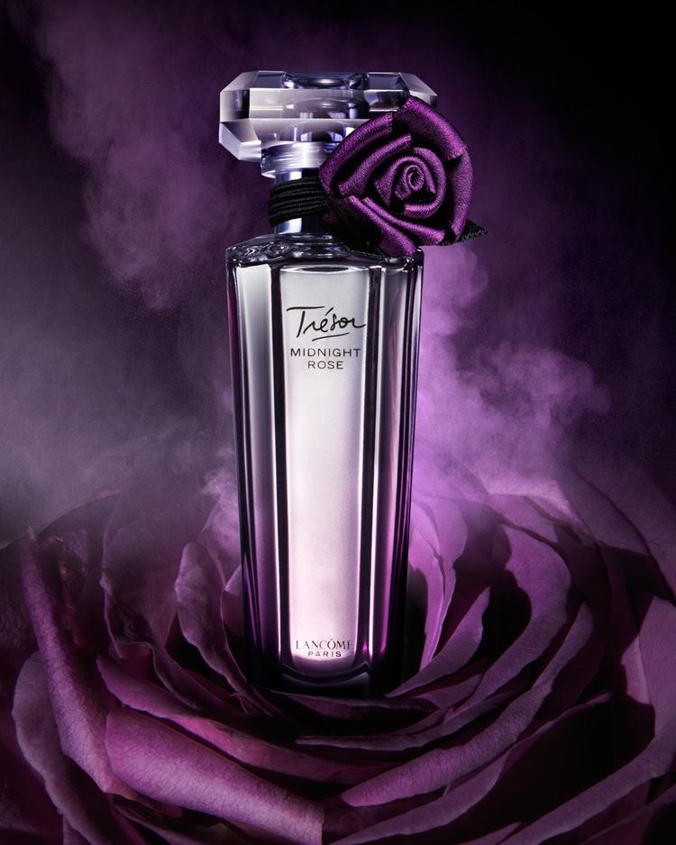 Rihanna as Trésor Midnight Rose by Lancôme