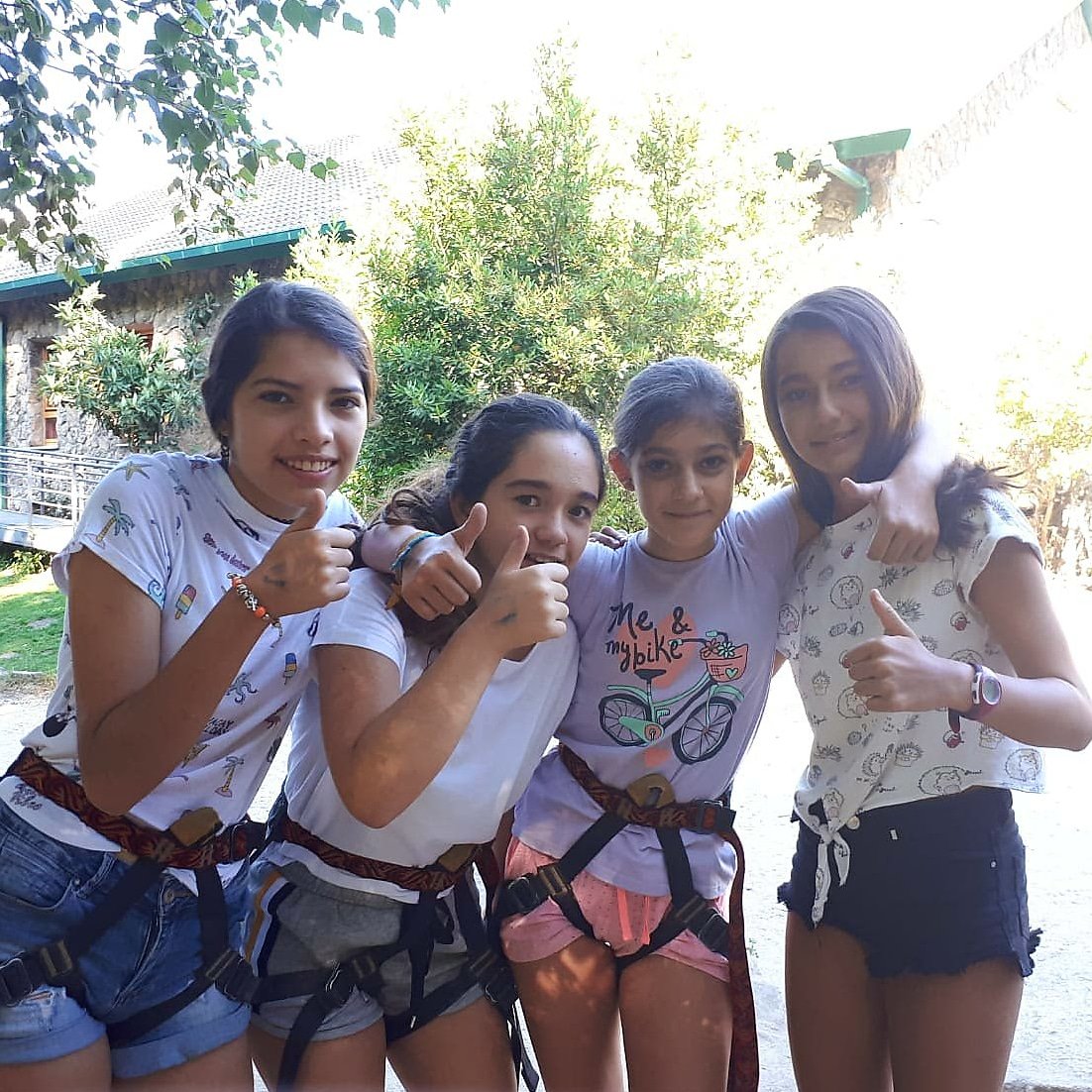 Englishyoucan's tweet photo. Friendship goals ✌✌

#Campamento #Multiaventura #Madrid #ClimbingWall #Escalada #Rocodromo #Verano2020 #FriendshipGoals #Amistad #friendship #summercamp #camp #adventure #verano #ingles #LearnEnglish #happy #fun #friends #englishcamp #campamentos #fun 

https://t.co/ufUGyv8yvZ https://t.co/0GxcOUb6dn