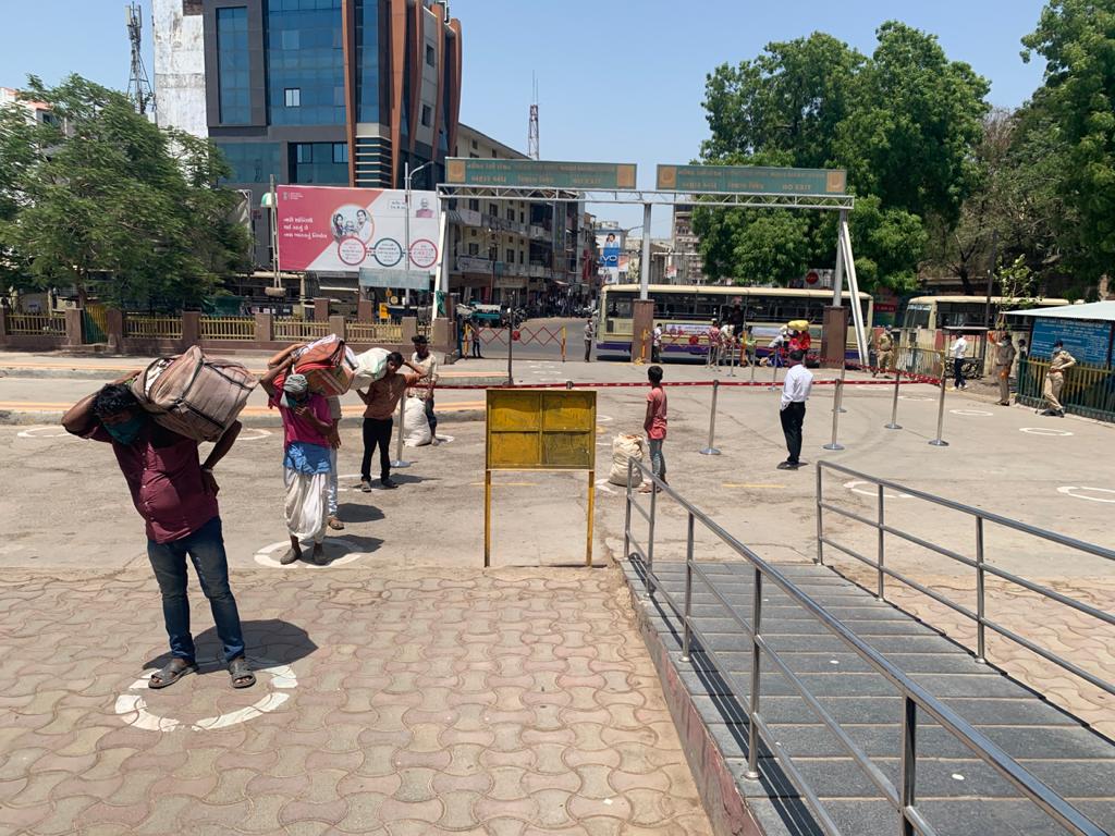 SDMKHEDA's tweet photo. Shramik special train departed from Nadiad railway station to Bilaspur, Chhatisgarh with 1687 passengers including 874 of Mahemdavad taluka and 799 of Kheda taluka. @collectorkheda @pkumarias @CMOGuj https://t.co/c3lNspzphr