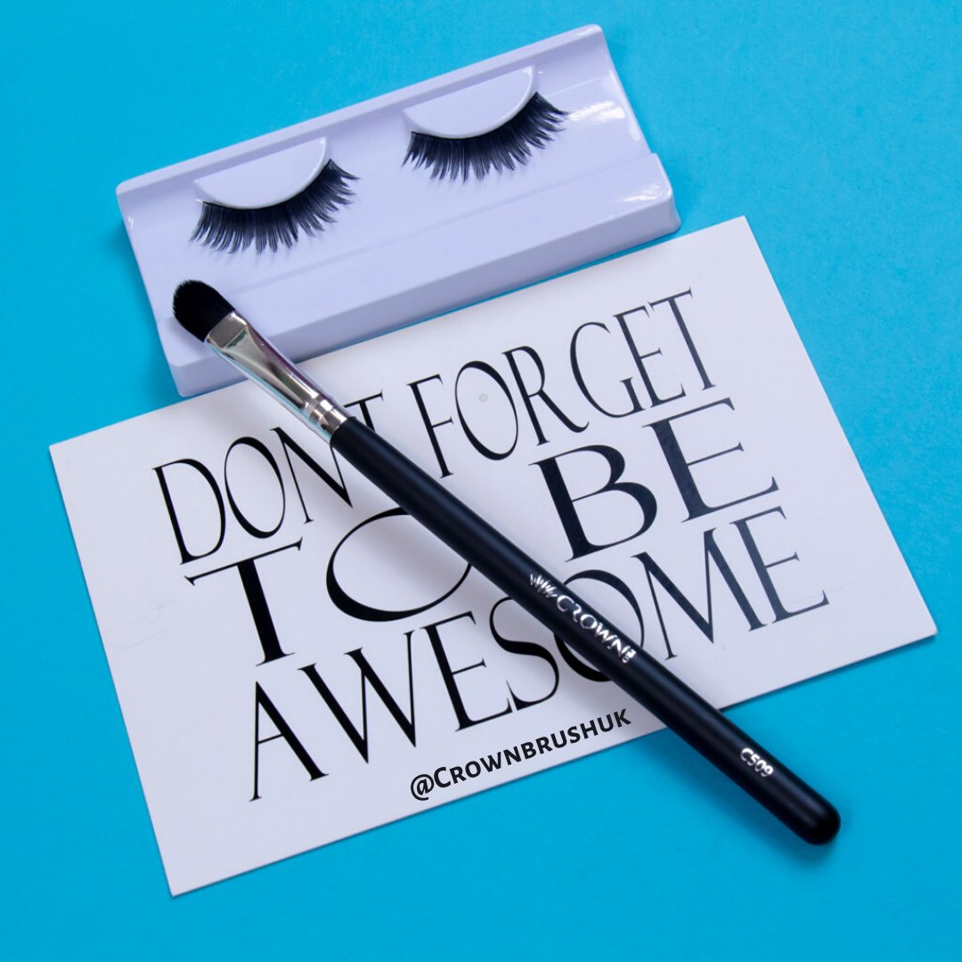 CrownbrushUK's tweet image. ⚡ What Makeup technique are you trying to nail during this time? Having trouble with applying false eyelashes, Have you tried ours! Or Cutting the crease, then you need our C509 its 🔥
.
#Crownbrush #makeuptechnique #makeupissues #youtubetutorials #makeuptutorial #falseeyelashes