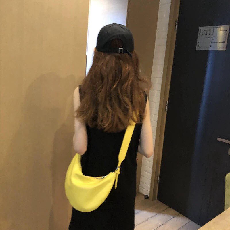 Coopershopp's tweet photo. #พร้อมส่ง กระเป๋าสะพายหนัง ทรงเกี๊ยว🍂🍂
🚩ราคาใบละ 255฿
🚩ขนาด 36*22cm
🚩มีซิป-ช่องด้านใน
🚩วัสดุหนัง PU
🚩ปรับสายได้จ้า
🚩สีดำ~สีเหลือง
#กระเป๋า #กระเป๋าสะพายข้าง #กระเป๋าเป้ #กระเป๋าแฟชั่นราคาถูก #กระเป๋าพร้อมส่ง #กระเป๋าผ้า #minimalstyle #กระเป๋าหนัง #instockcooper https://t.co/PrR8882CBu