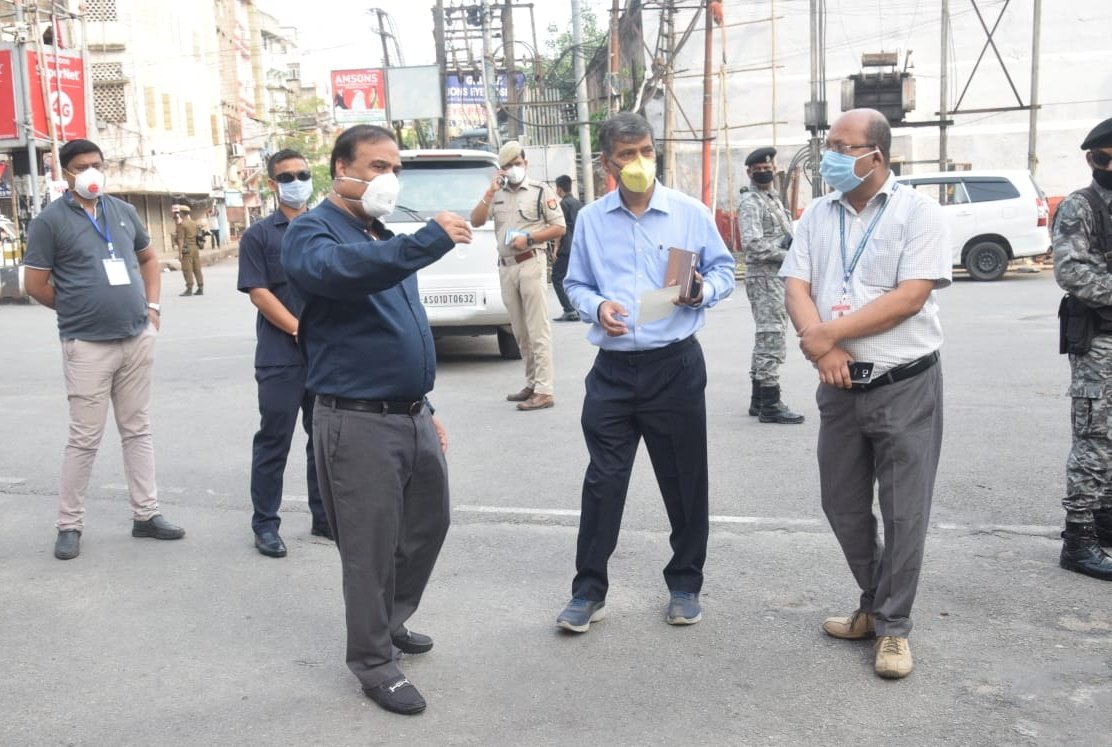 himantabiswa's tweet photo. To assure people of best help from district administration and urge them to adhere to rules, we visited two containment zones of Guwahati ~ Fancy Bazar and Kumara Para.

We shall need to stay inside, be vigilant and co-operate with administration. Any laxity will cause problems. https://t.co/9y0wcu1VFj