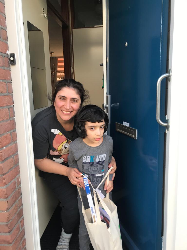 Mamasgarden010's tweet photo. Wat was het ongelofelijk leuk om alle moeders en kinderen blij te maken met het Koningsdag Quarantaine Pakket👑🛍️ We willen jullie ook graag laten meegenieten. Bekijk alle foto's op Instagram @Mamasgarden010 ! #ThrowbackThursday https://t.co/zy1g3JvdI7