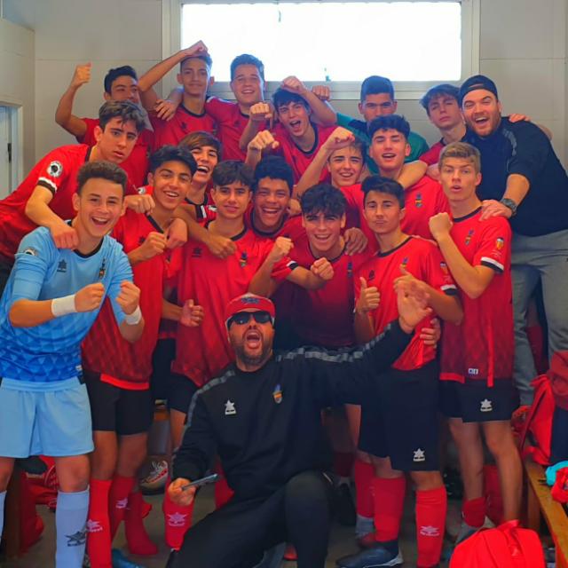 alborayaud's tweet photo. CADETE B

Pablo Soriano: "Gran temporada en el grupo 2 de Preferente, siendo el único B del grupo, terminamos compartiendo la 3ª posición, siendo los menos goleados y sobre todo creciendo un montón"

🔴⚫⚽ #somAUD #somdAlboraya #AlborayaUD https://t.co/Vp6EslzCqB