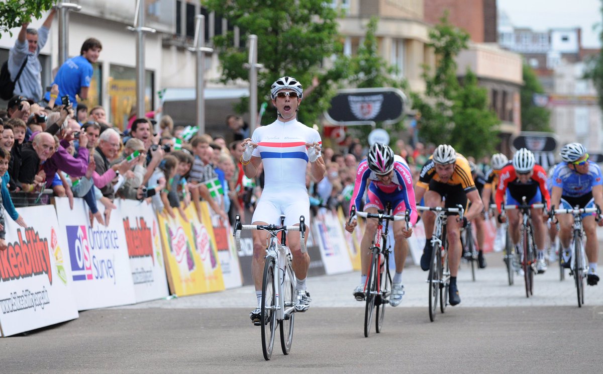 VeloUK's tweet photo. #MemoryLane #NextStop #TourSeries #2009 #Exeter #bikeracing #crits #MayRaces The @dean0downing show ... https://t.co/q6JpuRqR7Q