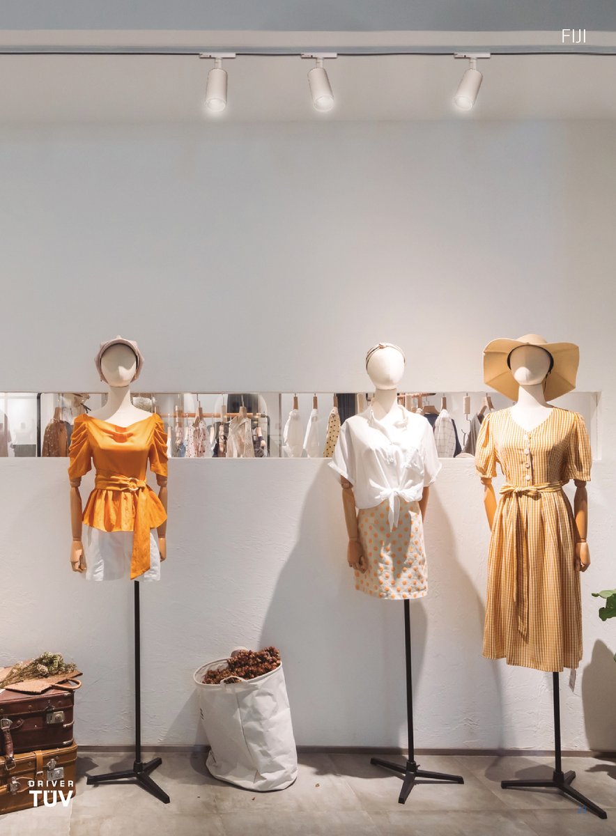 mantraco's tweet image. #FIJI_  FOCO DE CARRIL TRIFÁSICO  
Novedades en focos de carril y ópticas.
Fabricado en aluminio inyectado blanco.
Driver TÜV y CRI&amp;gt;90.

🧥🧵🥼👚👕👖👔👗👟👞👢👡👠🥿

💡 #spaindoesdesign #design #interiorsfromspain #somoslighting #lighting #light #lightingdesign #iluminacion