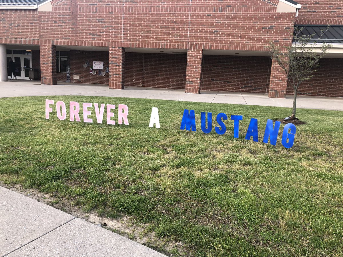 Mr_S_EES's tweet photo. Full of pride and excitement for our 5th grade students! Once a Mustang, always a Mustang! We will miss you!
#foreveraMustang https://t.co/UwNgQlp4Go