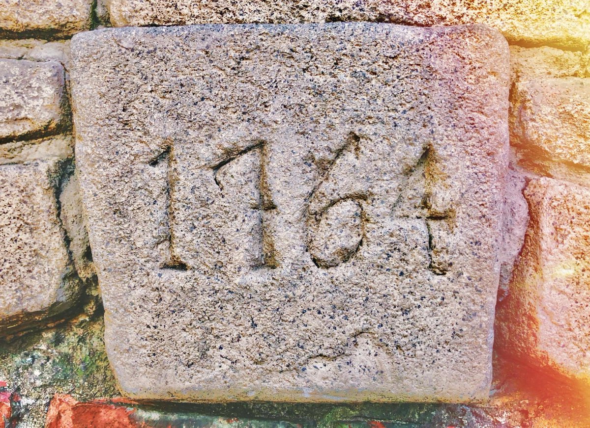 KatCressida's tweet photo. SO #DisneyAddict’s:
VERY SPECIAL 🏰 #DisneyTrivia-
an INCRED ‘WHERE IN THE PARK’:

To ensure HIS PARKS felt REAL- 
WALT tasked IMAGINEERING to be #HistoricallyAccurate
✨ #InTheDetails ✨
WHERE can ya find THIS #ARCHSTONE?

AND do you know WHAT IT IS?! 😉

@ED92Magic @WDWFanZone https://t.co/cckxeUge6X