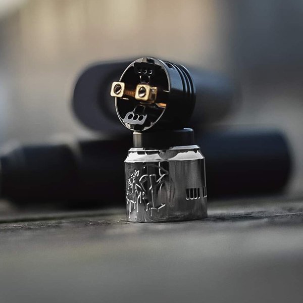 Les Suicide Mods sont connus dans le domaine de la vape au Royaume-Uni pour leur aspect premium et la possibilité de personnalisation à un prix raisonnable. Ils vous proposent maintenant leur premier RDA en collaboration avec Vaperz Cloud.
ecigspace.com/fr/reconstruct…