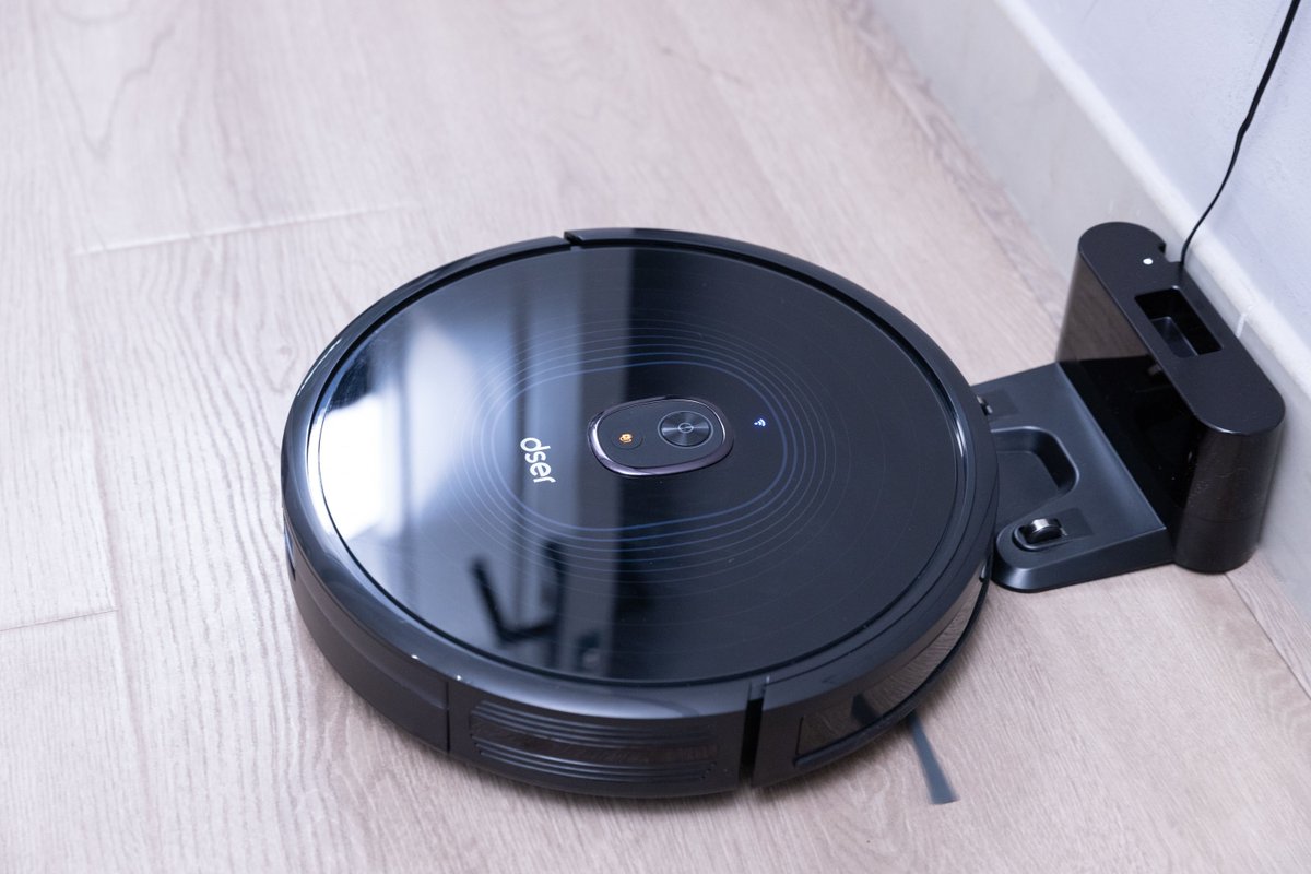dserlife's tweet photo. Take up little space but help you with huge cleaning benefits. New cleaning lifestyle lead by #RoboGeek 23T. https://t.co/Yfe0i9Grga