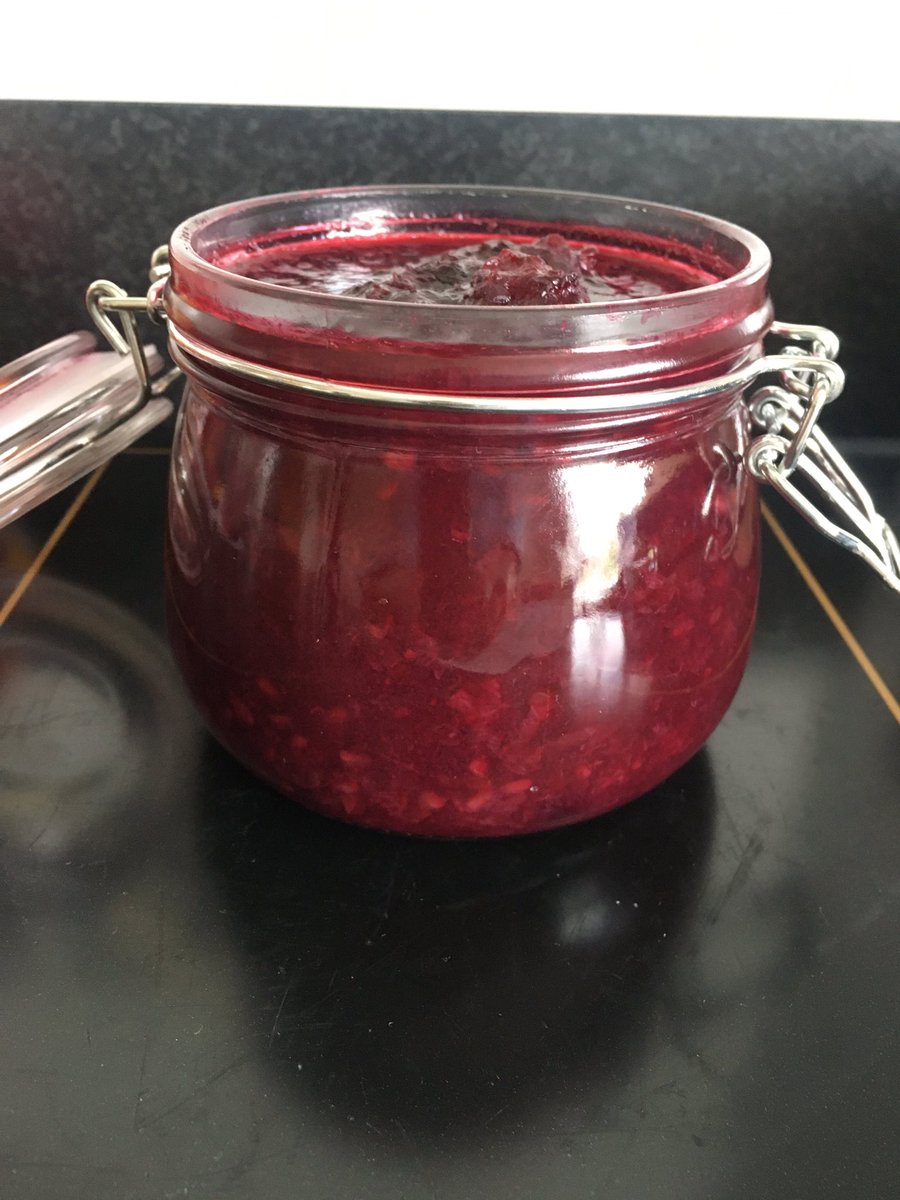 Clairemcclean7's tweet photo. Homemade Granola &amp; fruit compote.

Great with a dollop of fat free Greek yogurt for breakfast.

I find that shop bought granola contains a lot of sugar and never enough of the fruit and nuts I love so I make my own and it sets me up for the day. 🙌🏼

#breakfast #healthylifestyle https://t.co/ZjX8i4PAvC