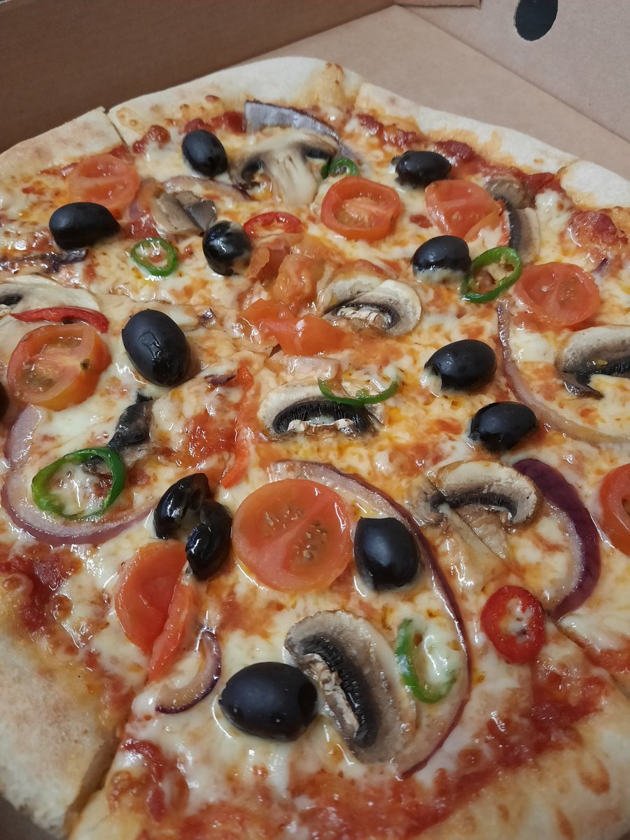 Come get your pizzas and beer! 
We're open 3-8pm thu-sat. 
exploretock.com/thebluemoon 

We have beers available in 1 litre or 4 pinters:
<a href="/VerdantBrew/">Verdant Brewing Co 🍻</a> Light Bulb extra pale ale
@brewing_friends coffee bean stout, <a href="/Bitburger/">Bitburger</a>, <a href="/lilleyscider/">Lilley's Cider</a> Rhubarb, and <a href="/3BlindMiceBrew/">Three Blind Mice</a> raspberry saison