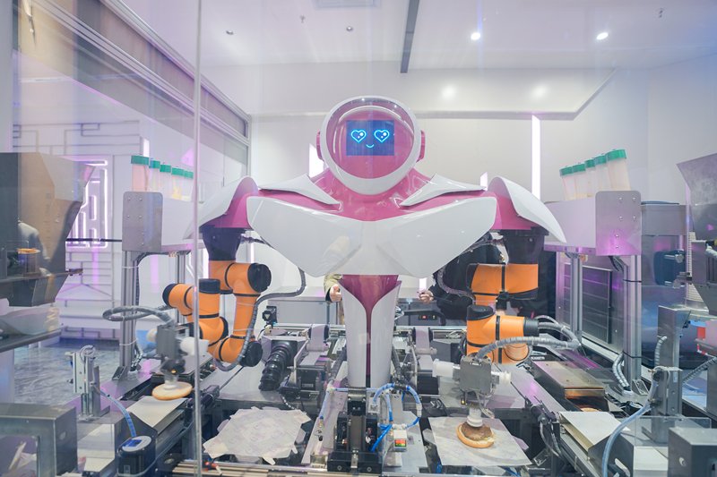 Stonelink_Intl's tweet photo. Futuristic! Robotic kitchen ready to serve
via @XinhuanetNews
https://t.co/b8NkNg70k5
#Future #Tech #Technology #Kitchen #Food #FoodTech #Robots #Robotics #Restaurant #FutureRestaurants #Cooking #Eating #Dining #NightOut #EatOut #RobotChef #Chefs #CuteRobots #CookingRobot https://t.co/MMeacfV1Kw
