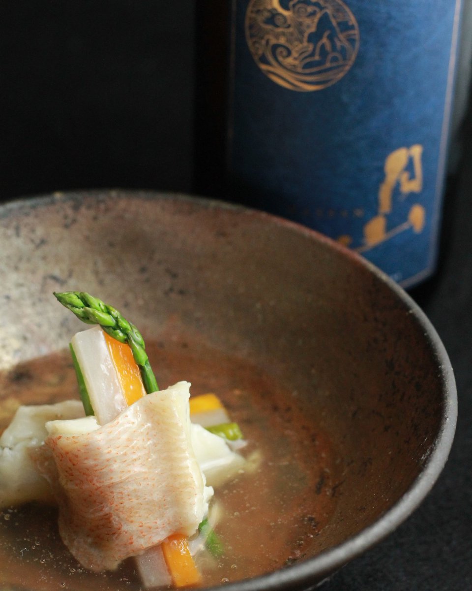 飲食関係は大変ということで、家で日本酒を楽しんで酒蔵を応援するのも良いかも👍

#日本酒 #月山 #島根 #無ろ過生原酒