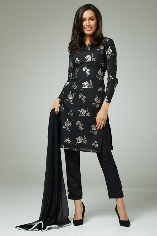 Asian_CoutureUK's tweet image. You can never go wrong with black! 🖤
Check out our stunning black readymade suits from Asian Couture. 

Get your eid looks at @ asiancouture.co.uk/ready-made-Sui…  

#pakistanifashion #ramadan2020 #ramadanlooks #eidoutfitsorted #pakistanidesignerwear