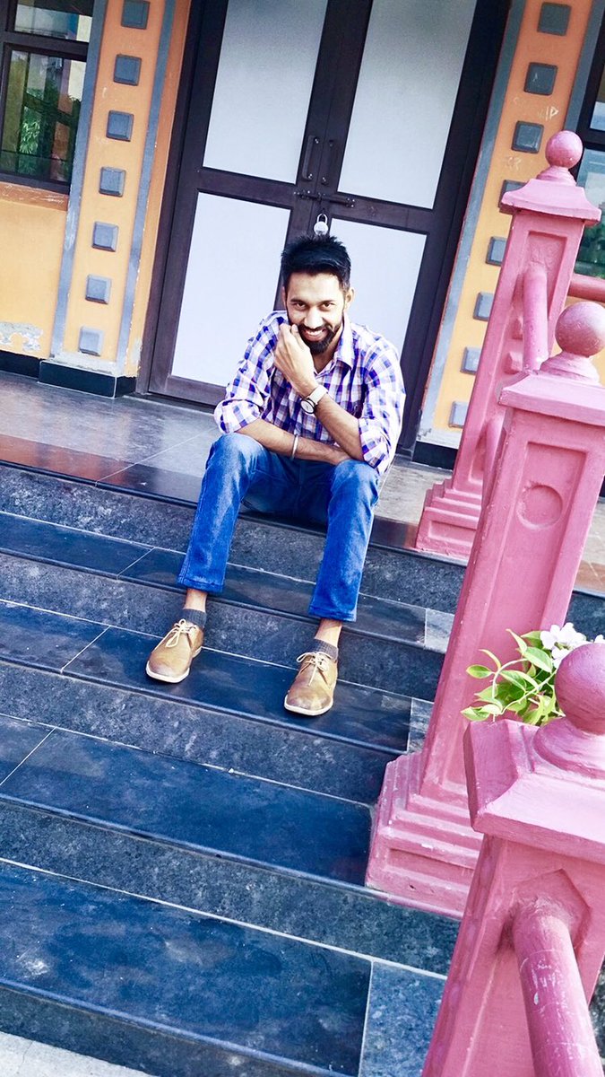 khushdeepkhairy's tweet photo. ਸਿਰਫ ਕਿਤਾਬਾ ਨਹੀ,
ਲੋਕਾ ਦੇ ਚਿਹਰੇ ਪੜਨ ਤੇ ਤਜੱਰਬੇ ਦੇ ਗਿਆਨ ਨਾਲ ਆਉਦੀ ਹੈ!
ਅਕਲ ਬਦਾਮ ਖਾਣ ਨਾਲ ਨਹੀ,
ਜਿੰਦਗੀ'ਚ ਬਹੁਤ ਧੱਕੇ ਖਾਣ ਨਾਲ ਆਉਦੀ ਹੈ

 #chandigarh #mohali #bagrian #nabha #patialasahi #villagers #countrysider #turbanator #blackturbanrecords #khairabagrian #khushdeepkhaira https://t.co/sK5GNmePeK