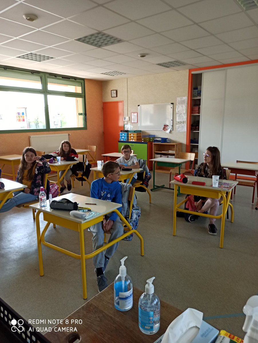 Reprise depuis mardi à Souilly, on prend de nouvelles habitudes....Jeux de récrés concours de corde à sauter, vidéo sur Napoléon....<a href="/55_verdun/">IEN VERDUN 55</a> @