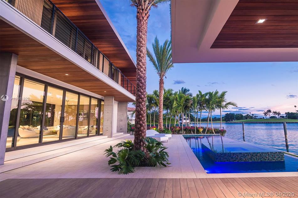 miamibroker's tweet photo. Spectacular waterfront property in Bay Harbor Islands. Call me at (305) 788-9393 to learn more and schedule a viewing.
https://t.co/xP4mg3b5yC #BayHarborIslands #BrosdaandBentley #KaterinaBrosda #MiamiJustListed #MiamiRealEstate https://t.co/B8rPWhOK3T