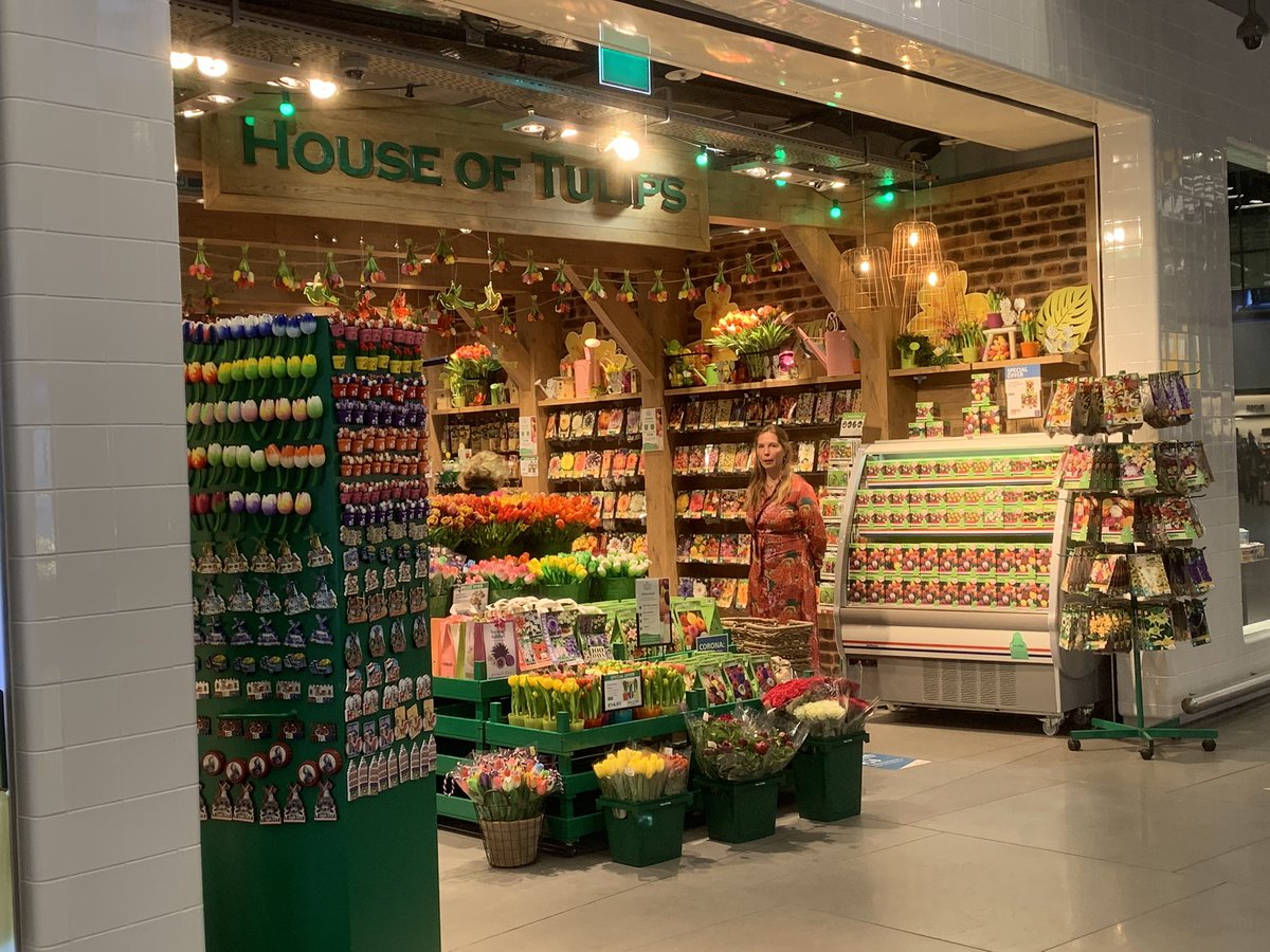 Much to my surprise nearly all of the shops are open in Schiphol — I can even buy tulips if I want to 