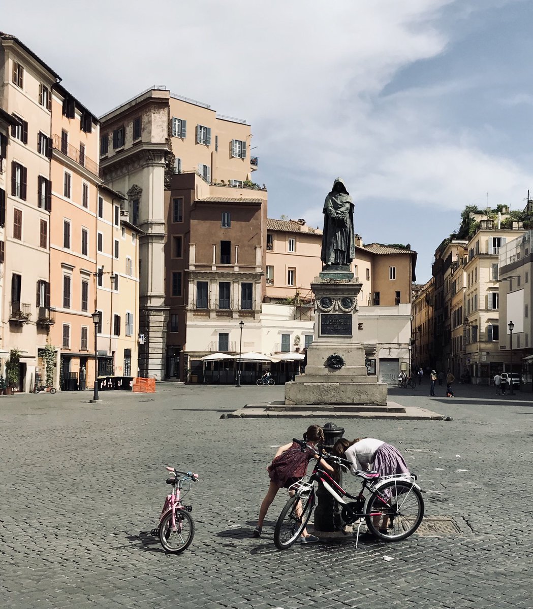 RositaSteenbeek's tweet photo. Steeds meer #fietsen in #Rome https://t.co/iKKSsqmlGd