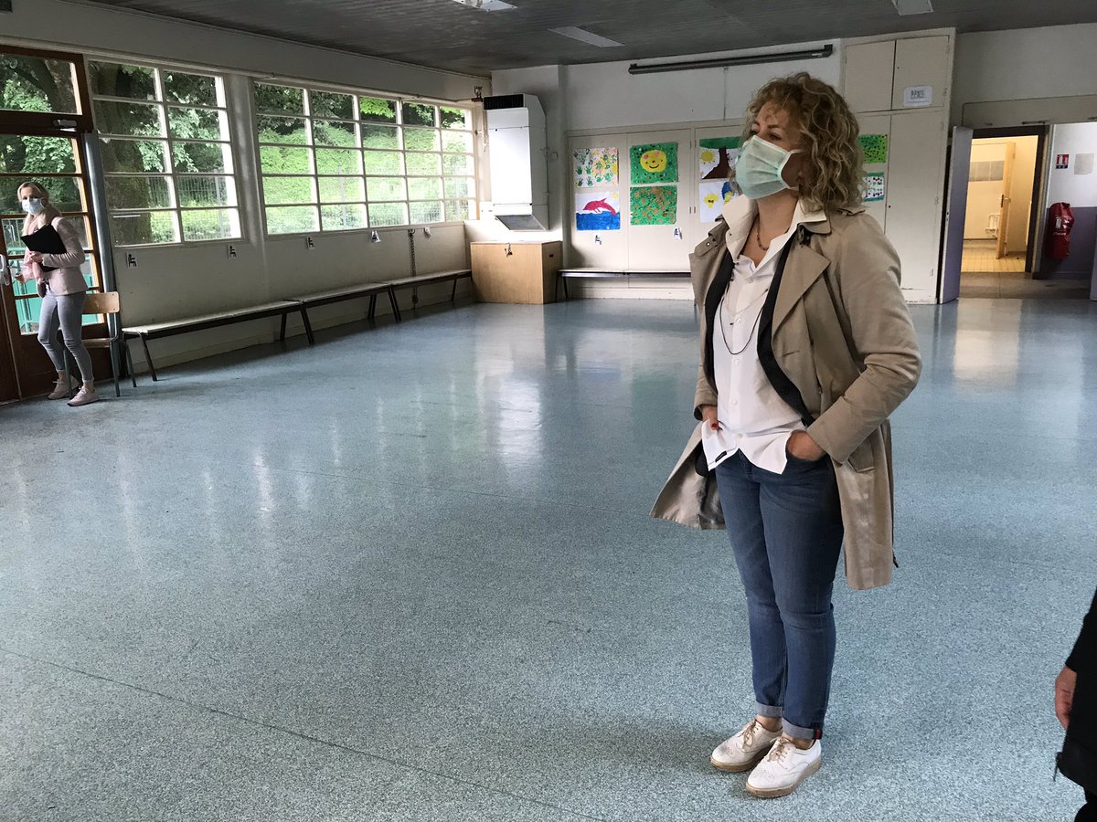 EmilieCChalas's tweet photo. 👉 Visite des écoles #Malherbe et #Beauvert dans la cadre de la rentrée des classes à #Grenoble.
Distanciation sociale, 😷, repas, les règles d’accueil ont été entièrement revues afin de recevoir les familles et leurs enfants dans les meilleures conditions. #DeconfinementJour4 https://t.co/ng8med2zBD