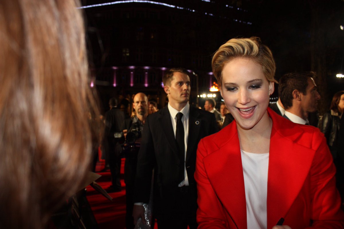 Then everyone’s fave gal Jennifer Lawrence is right in front of me and I somehow manage to blurt out an “I love youuuuuuu” to which her reaction was “Thank you!” and this adorable smile. My dad captured the moment is the hq pic and I’m forever grateful 