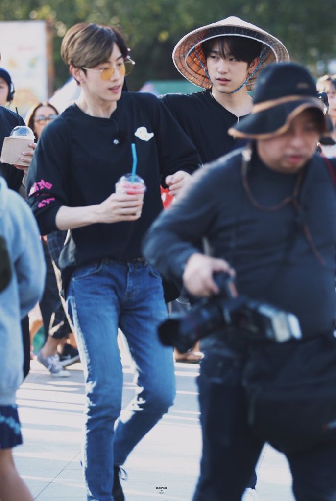 can’t take your eyes off him huh?   #GOT7     #갓세븐  @GOT7Official  #MarkJin