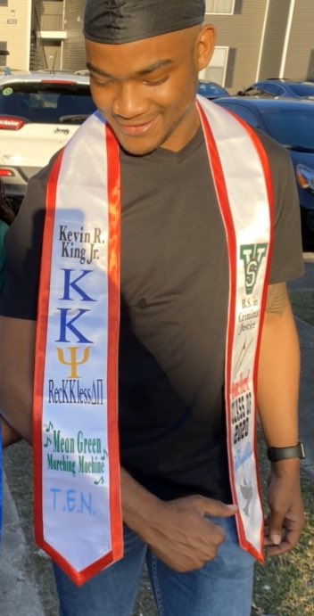 __imkvng's tweet photo. Late post but yeah 💪🏽🎓✅ https://t.co/DLRUVecoCn